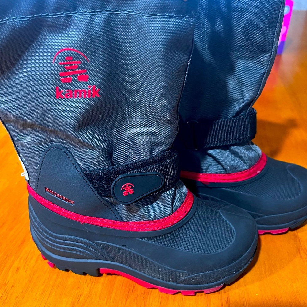 Kamik snow boots. Size 13 little kid.